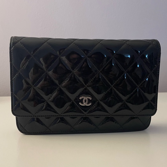 Chanel WOC Classic Logo - Black Patent Leather - Picture 5 of 14